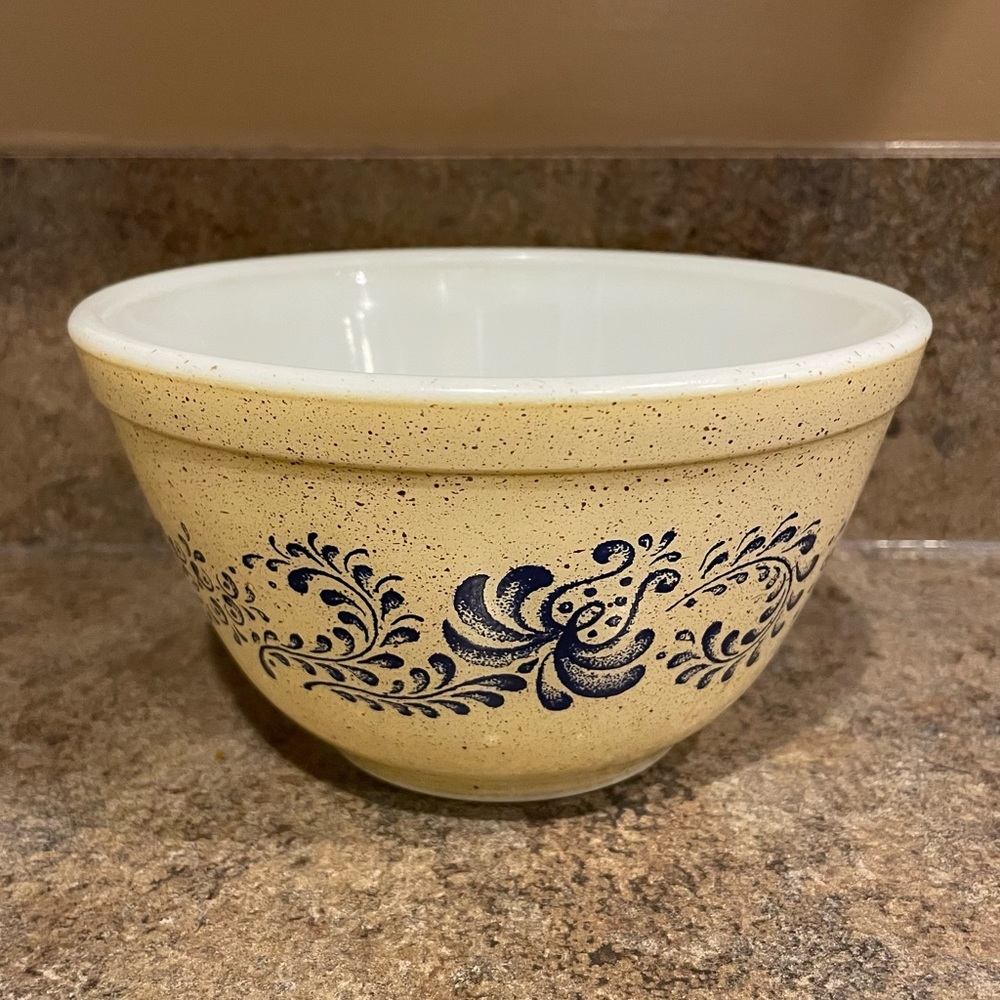 Vintage Pyrex Mixing Bowl 401 750 ml Homestead Tan Blue Floral Pattern